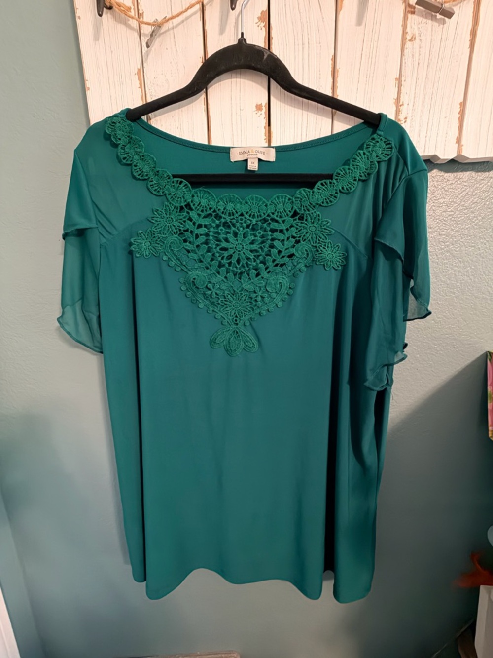 Dolce & Co. Teal Crochet Yoke Flutter Sleeve Tunic